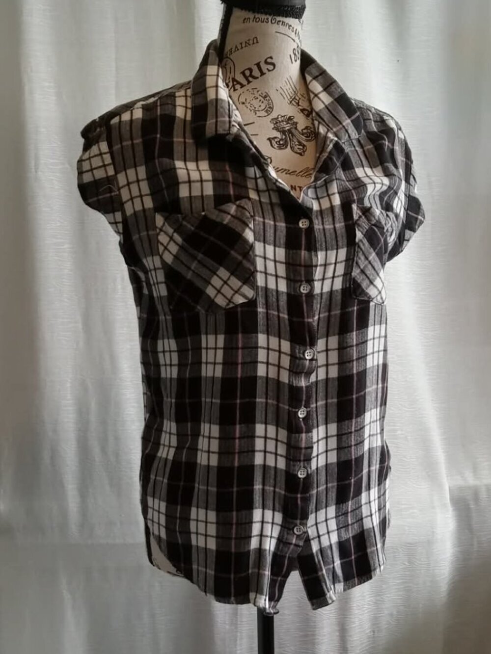 JACHS GIRLFRIEND vintage b'n'w & pink plaid very short sleeved button up shirt
